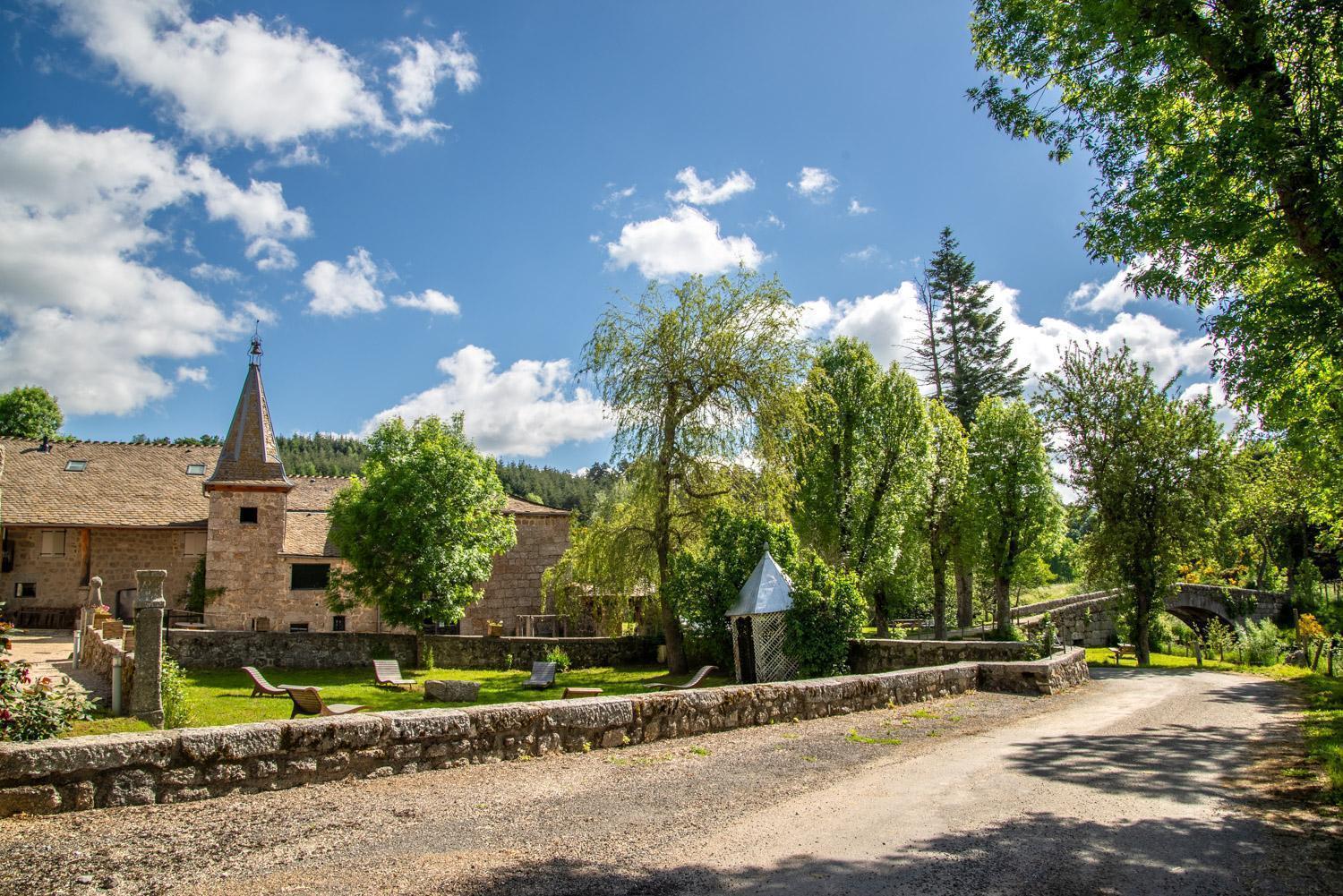 Gites De France 24 Personnes - Domaine De Coulagnettes Serverette Екстер'єр фото